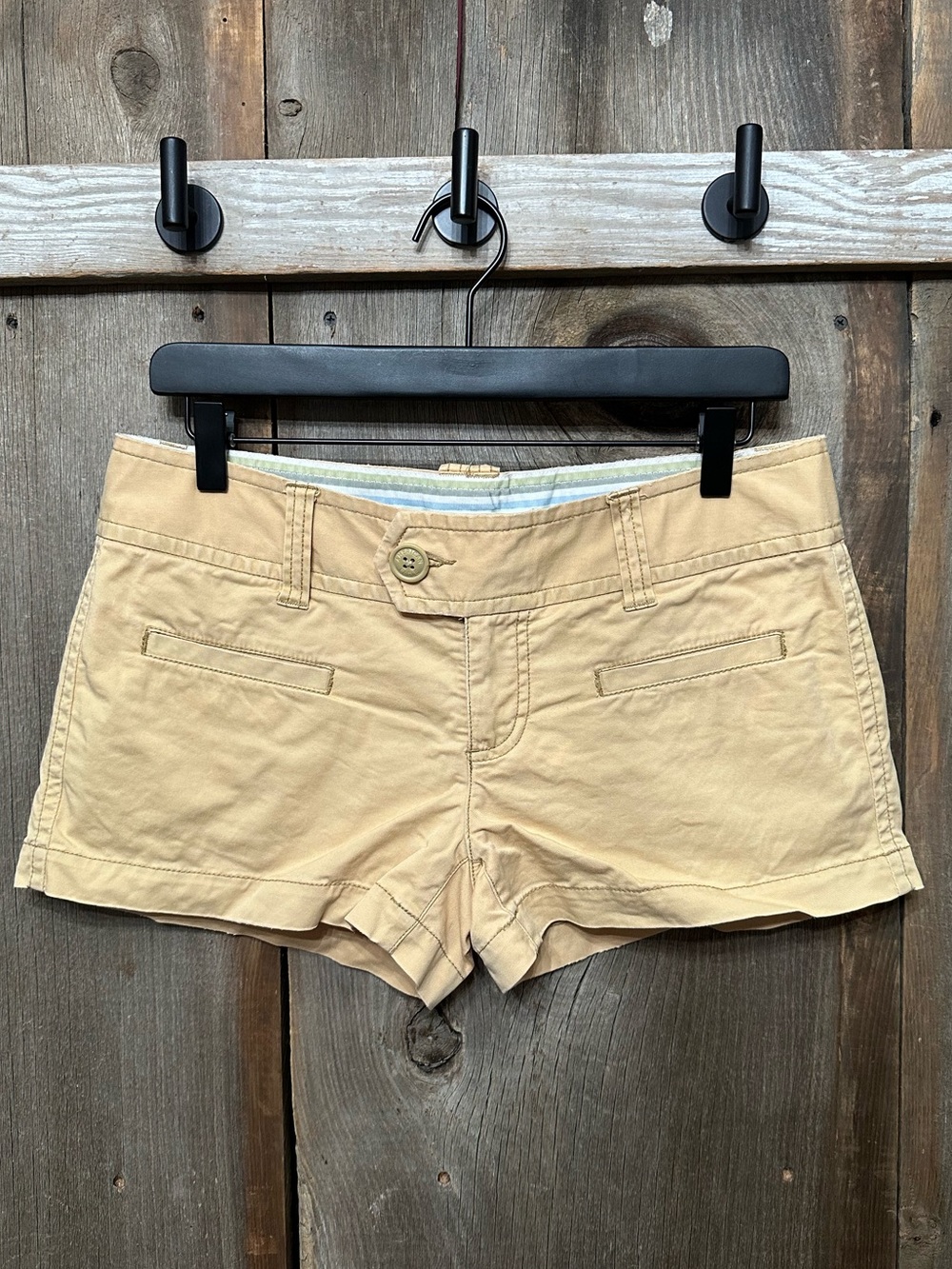 Y2K American Eagle Low Rise Khaki Chino Shorts Size 4 Women’s